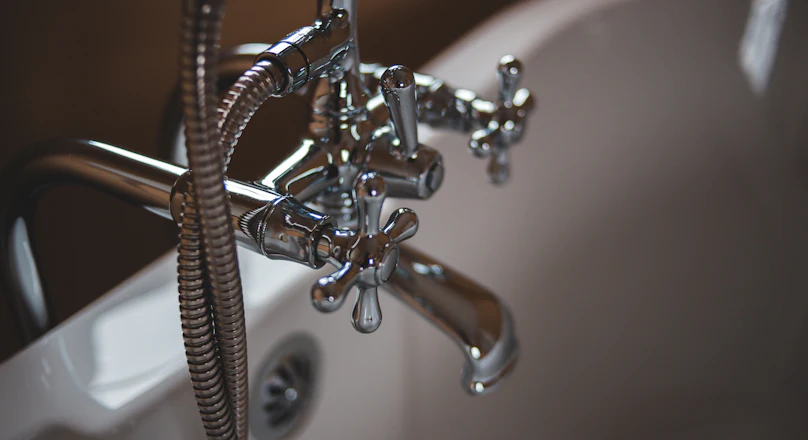 Robinetterie de baignoire en laiton chromé